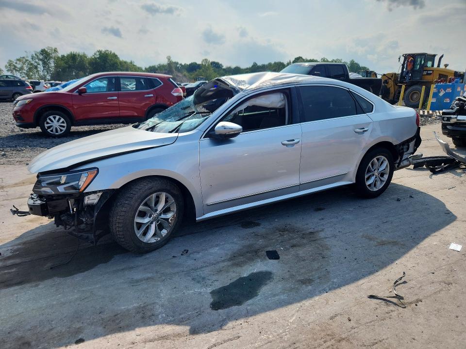 65129466 :رقم المزاد ، 1VWAT7A30HC042608 vin ، 2017 Volkswagen Passat مزاد بيع