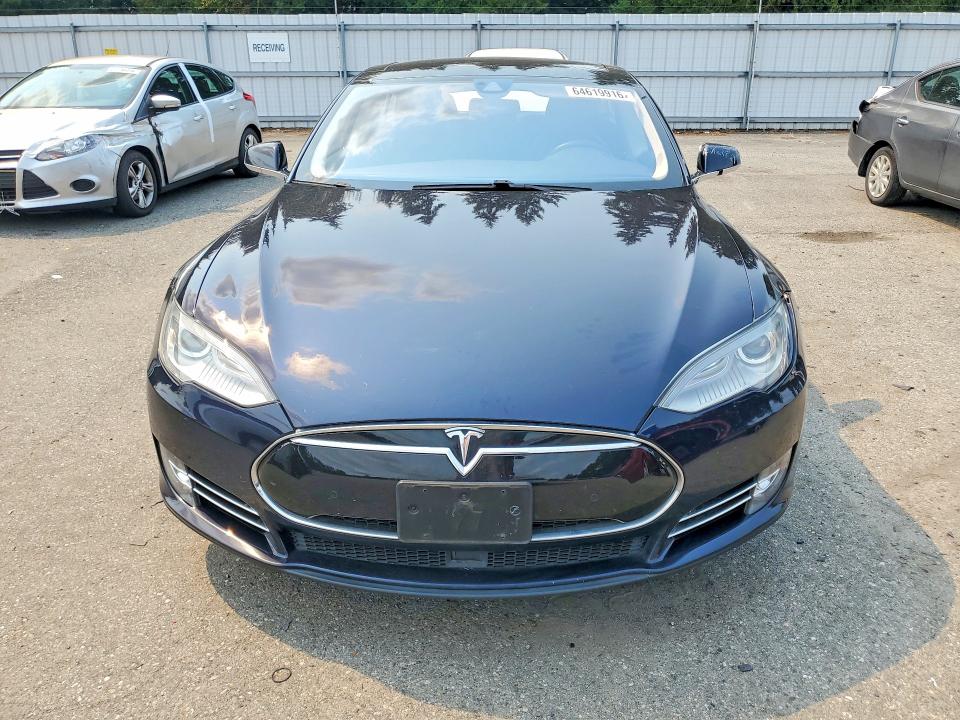 2015 Tesla Model S მანქანა იყიდება აუქციონზე, vin: 5YJSA1S11FF080744, აუქციონის ნომერი: 64619916