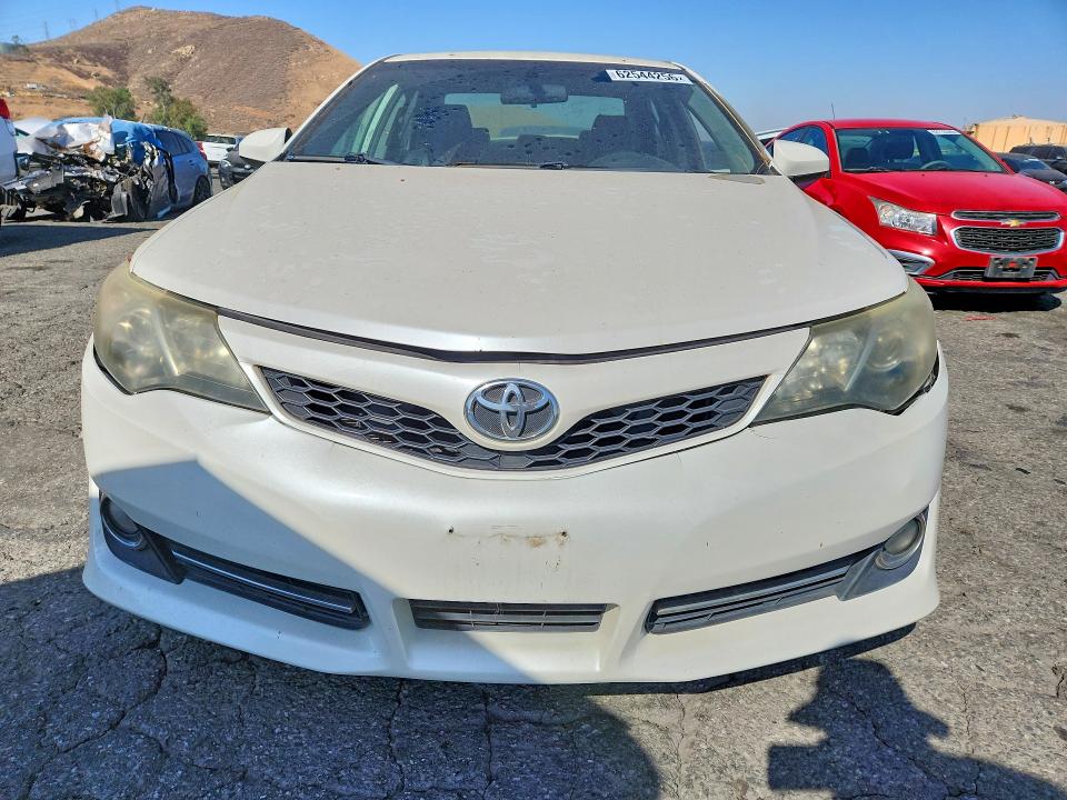 62544256 :رقم المزاد ، 4T1BF1FK9EU418767 vin ، 2014 Toyota Camry مزاد بيع