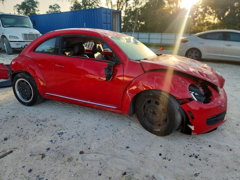 64903996 :رقم المزاد ، 3VWJP7ATXCM601268 vin ، 2012 Volkswagen Beetle مزاد بيع