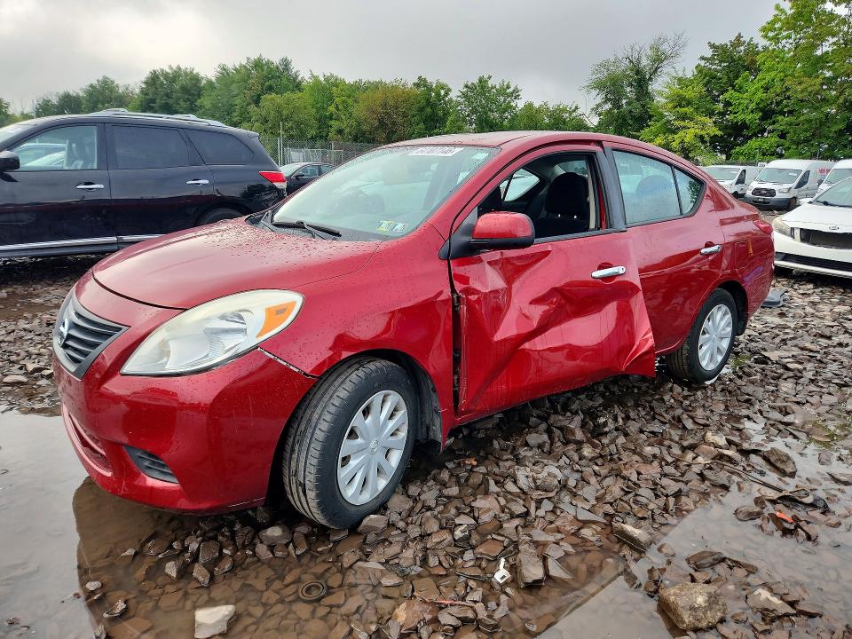 64107146 :رقم المزاد ، 3N1CN7AP4CL843485 vin ، 2012 Nissan Versa مزاد بيع