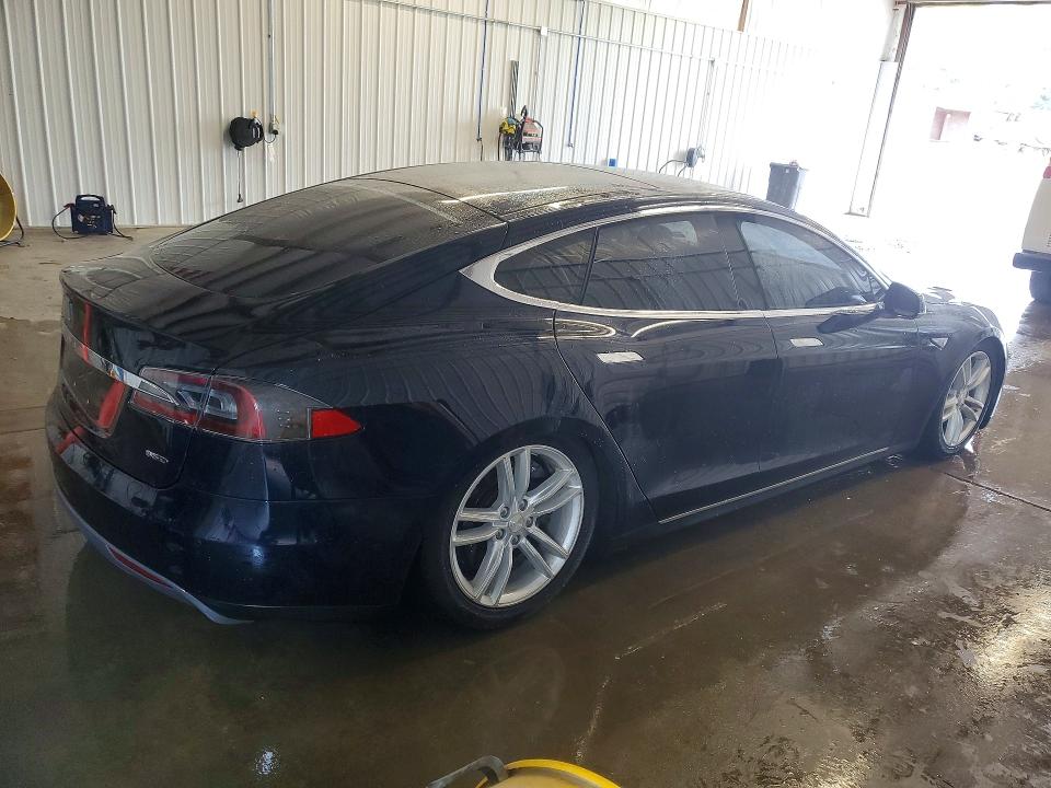 Продажа на аукционе авто 2015 Tesla Model S, vin: 5YJSA1H20FF081593, номер лота: 64019676