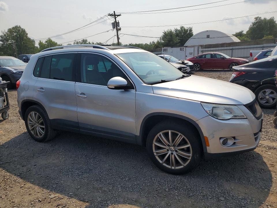 2011 Volkswagen Tiguan მანქანა იყიდება აუქციონზე, vin: WVGBV7AXXBW552468, აუქციონის ნომერი: 65033786