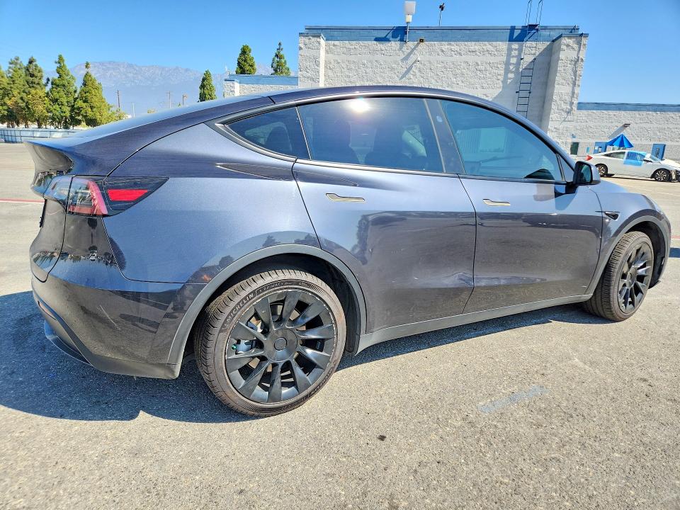 64772966 :رقم المزاد ، 7SAYGDED3SF276598 vin ، 2025 Tesla Model Y مزاد بيع