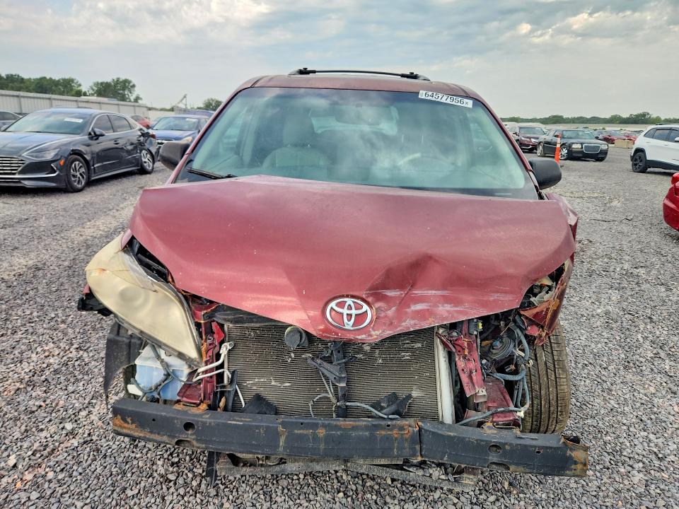 64577956 :رقم المزاد ، 5TDYK3DC9BS087013 vin ، 2011 Toyota Sienna مزاد بيع