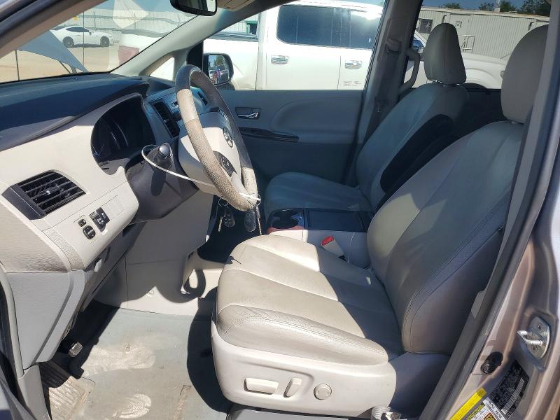 65055936 :رقم المزاد ، 5TDYK3DC9DS333514 vin ، 2013 Toyota Sienna مزاد بيع