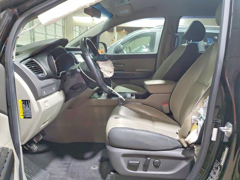 63656356 :رقم المزاد ، KNDMB5C17H6336220 vin ، 2017 Kia Sedona مزاد بيع