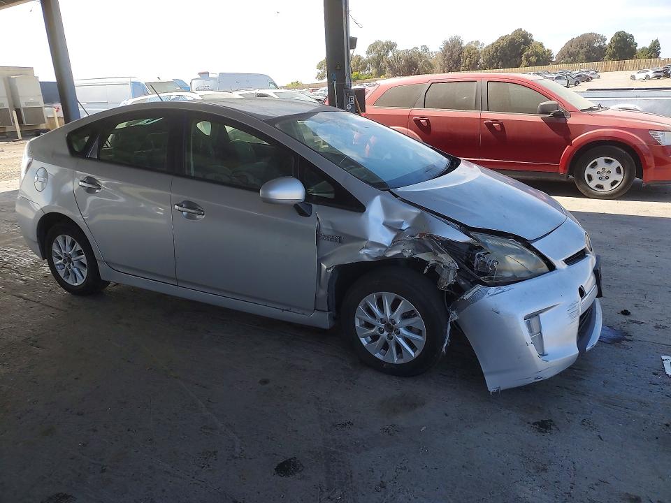 64597216 :رقم المزاد ، JTDKN3DP8D3043749 vin ، 2013 Toyota Prius Plug-in Hybrid مزاد بيع