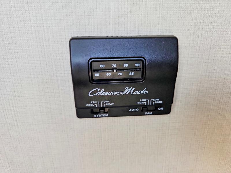 63720636 :رقم المزاد ، 4YDT34025MS379095 vin ، 2021 Keystone Unknown مزاد بيع