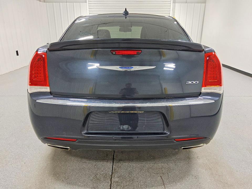 63745086 :رقم المزاد ، 2C3CCAAG7JH331780 vin ، 2018 Chrysler 300 مزاد بيع