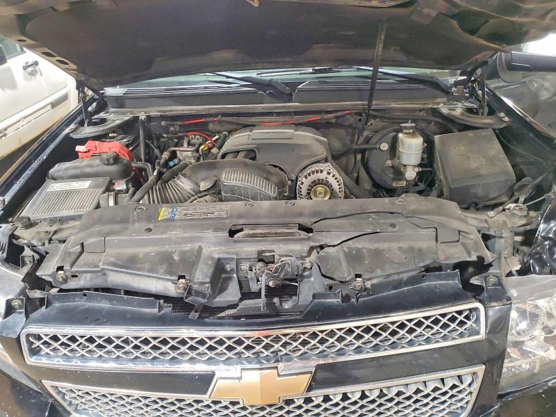 61647236 :رقم المزاد ، 3GNFK16308G112713 vin ، 2008 Chevrolet Subrban مزاد بيع
