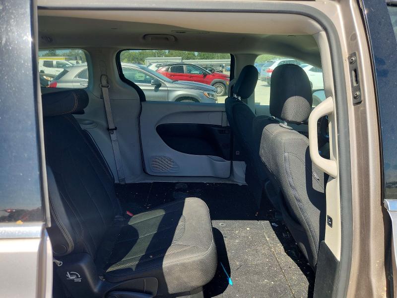 64061476 :رقم المزاد ، 2C4RC1DG1HR587578 vin ، 2017 Chrysler Pacifica مزاد بيع