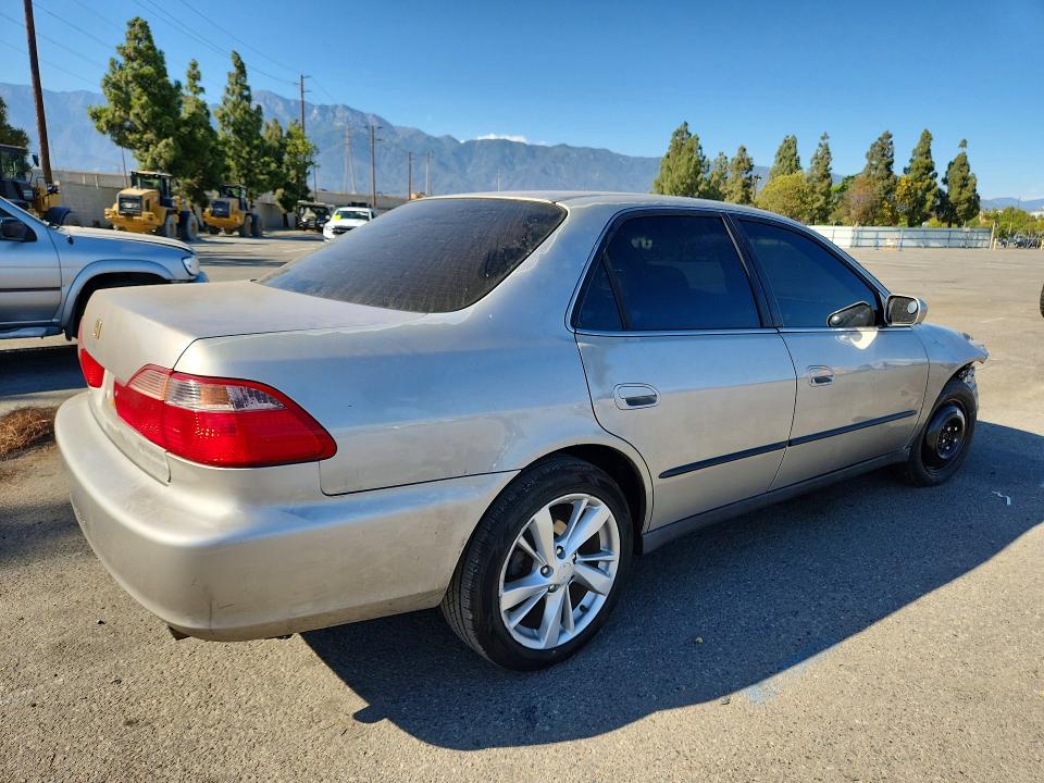 1998 Honda Accord მანქანა იყიდება აუქციონზე, vin: 1HGCG1648WA068639, აუქციონის ნომერი: 66318376