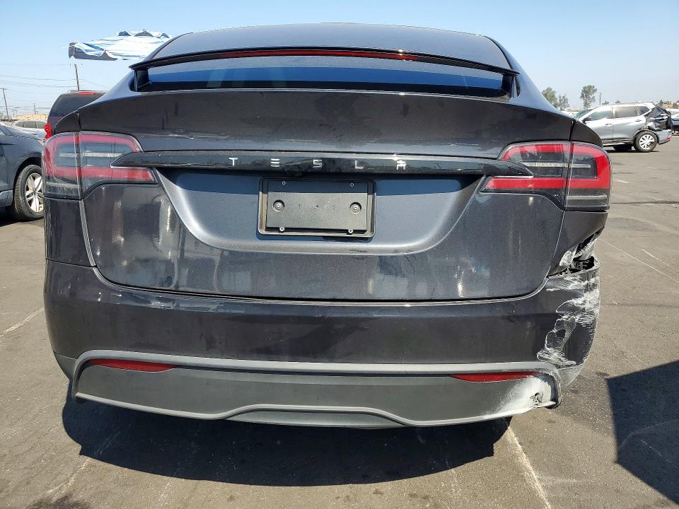 63947236 :رقم المزاد ، 7SAXCBE57PF422075 vin ، 2023 Tesla Model X مزاد بيع