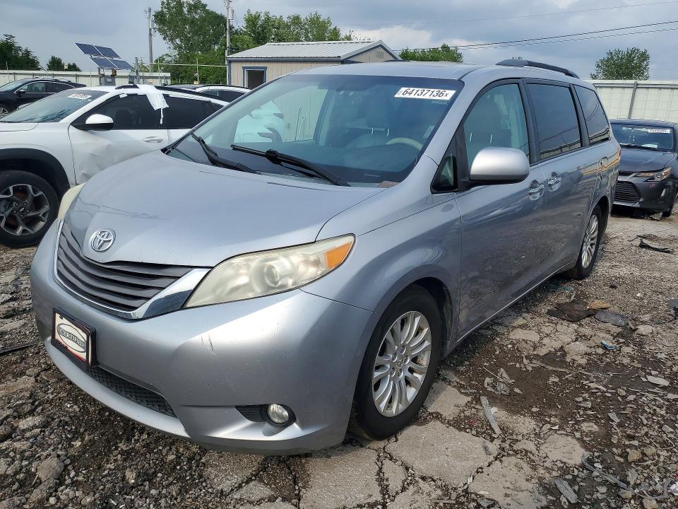 64137136 :رقم المزاد ، 5TDYK3DC6BS039551 vin ، 2011 Toyota Sienna مزاد بيع