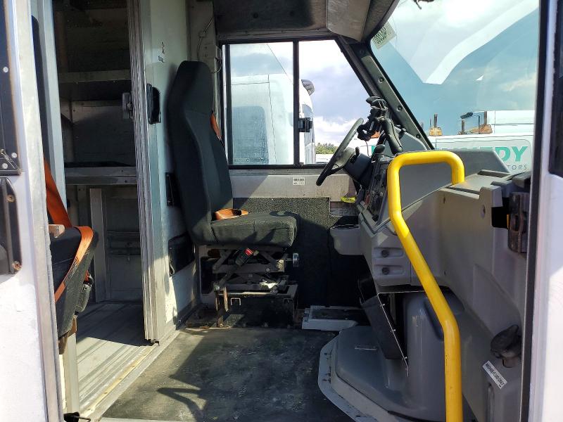 63482866 :رقم المزاد ، JALB4T178J7W00833 vin ، 2018 Isuzu Npr مزاد بيع