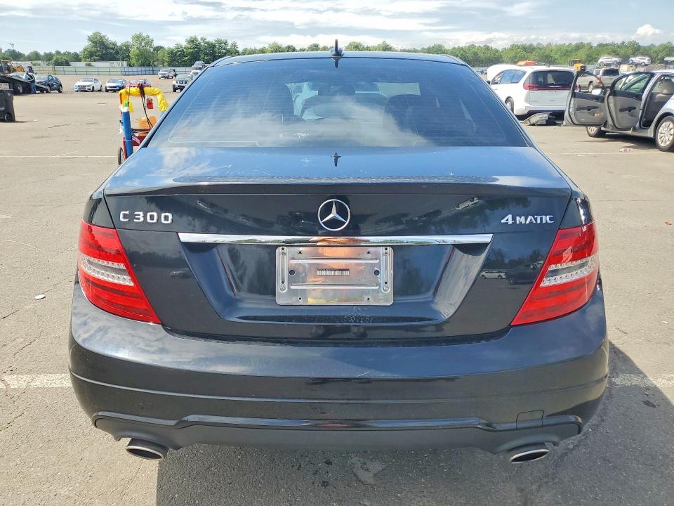 2014 Mercedes-benz C მანქანა იყიდება აუქციონზე, vin: WDDGF8AB9EA957956, აუქციონის ნომერი: 67237816