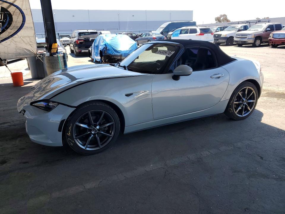 64389416 :رقم المزاد ، JM1NDAD74H0124520 vin ، 2017 Mazda Mx-5 Miata مزاد بيع