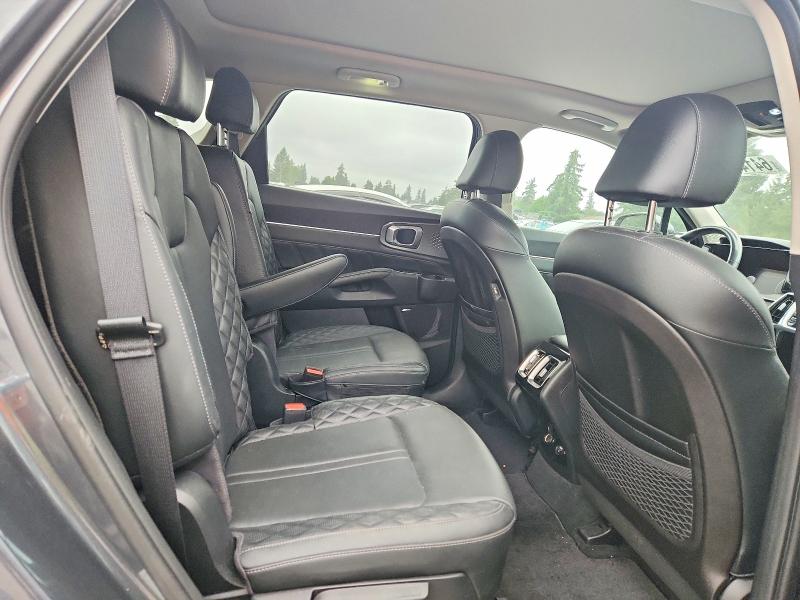 64144696 :رقم المزاد ، 5XYRK4LF0MG043942 vin ، 2021 Kia Sorento مزاد بيع