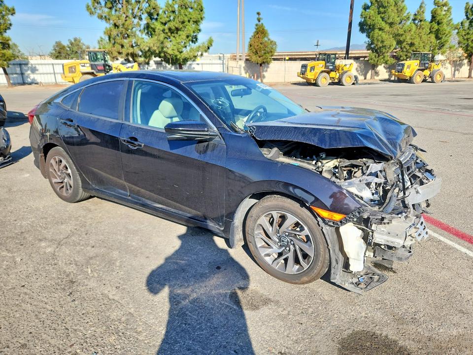 66294656 :رقم المزاد ، 2HGFC2F76JH507727 vin ، 2018 Honda Civic مزاد بيع