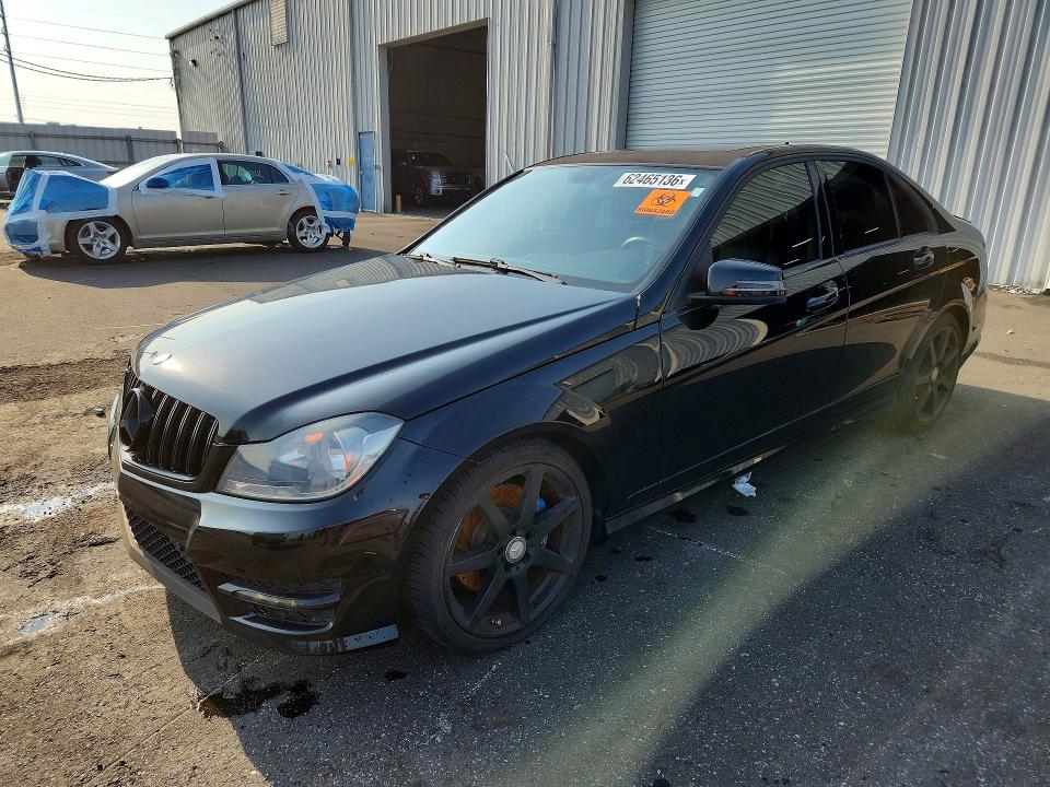 2013 Mercedes-benz C მანქანა იყიდება აუქციონზე, vin: WDDGF5HB5DA854326, აუქციონის ნომერი: 62465136