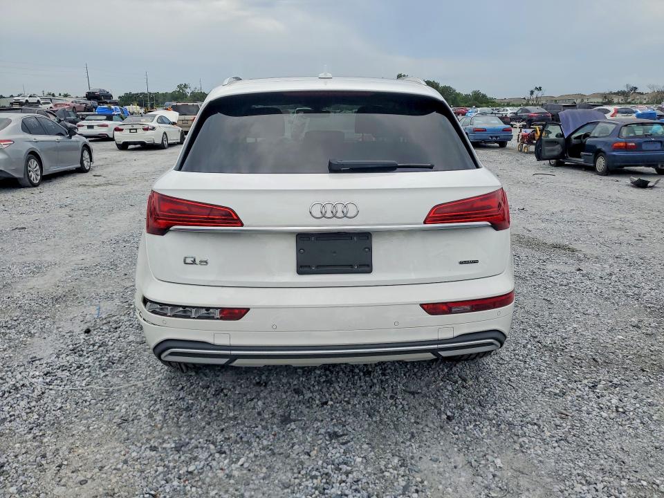 64051046 :رقم المزاد ، WA1BAAFYXM2130641 vin ، 2021 Audi Q5 مزاد بيع