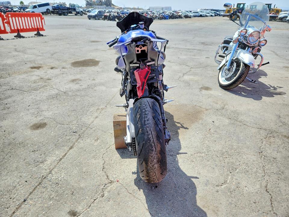 63649256 :رقم المزاد ، JYARM38Y8RA002833 vin ، 2024 Yamaha Yzfr7 مزاد بيع