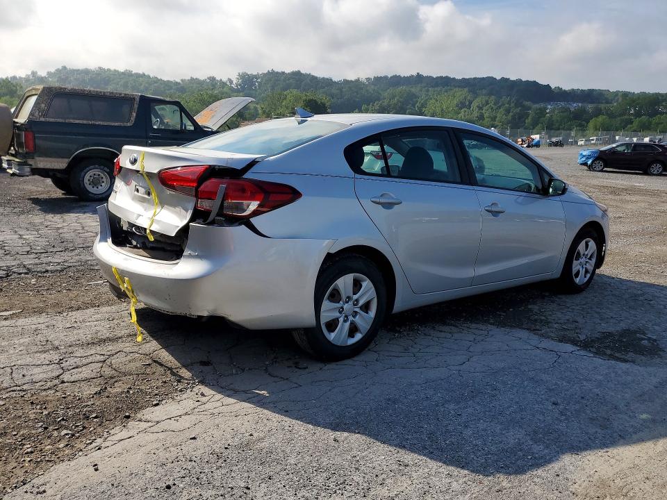 2017 Kia Forte მანქანა იყიდება აუქციონზე, vin: 3KPFL4A76HE143896, აუქციონის ნომერი: 64384706