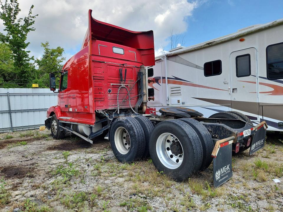 Auction sale of the 2000 Volvo Vn, vin: 4V4ND1JHXYN787031, lot number: 65492786