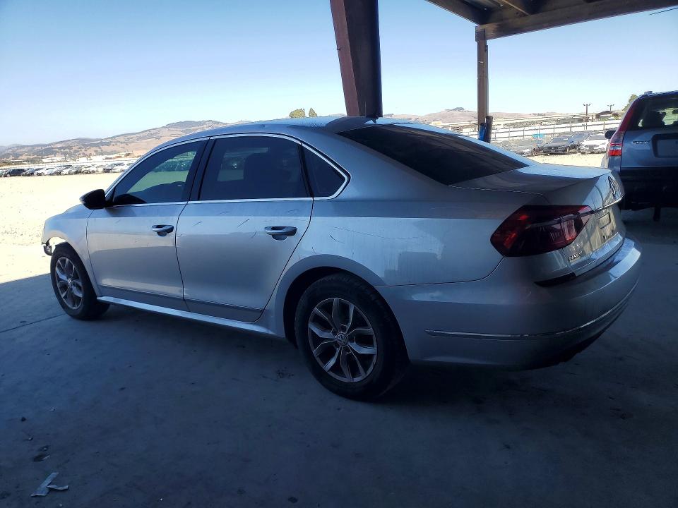 2017 Volkswagen Passat მანქანა იყიდება აუქციონზე, vin: 1VWAT7A37HC026051, აუქციონის ნომერი: 63352536