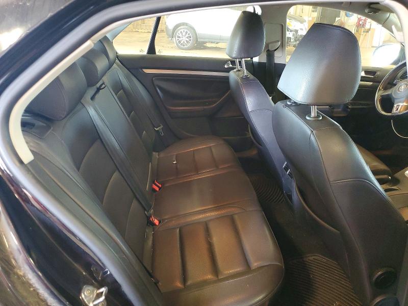 63824476 :رقم المزاد ، 3VWRX7AJ8AM105075 vin ، 2010 Volkswagen Jetta مزاد بيع