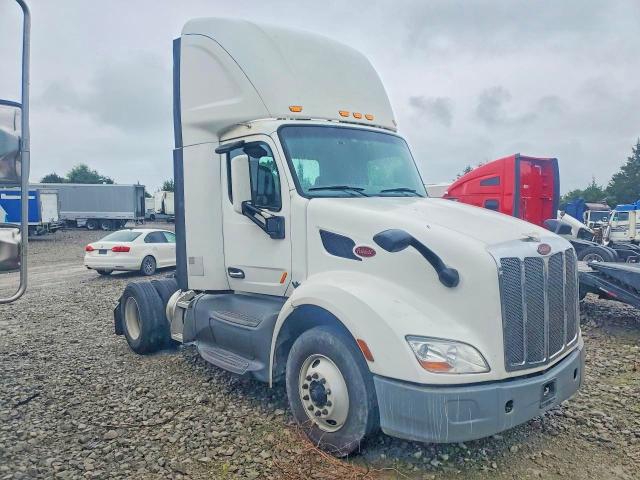 Продаж на аукціоні авто 2017 Peterbilt 579, vin: 1XPBA48X1HD428998, номер лоту: 61972146