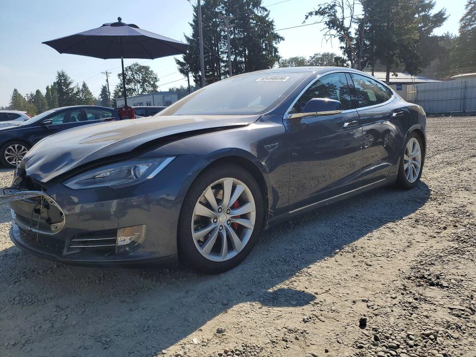 65498696 :رقم المزاد ، 5YJSA4H44FF081289 vin ، 2015 Tesla Model S مزاد بيع