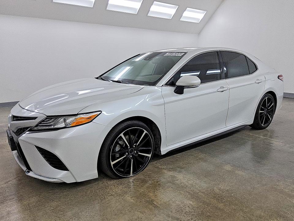 66696006 :رقم المزاد ، 4T1K61AK4LU996750 vin ، 2020 Toyota Camry مزاد بيع