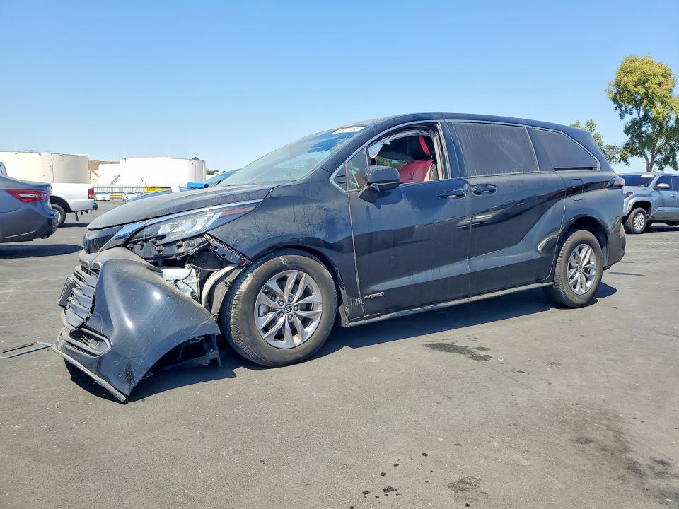 64481186 :رقم المزاد ، 5TDKRKECXMS007764 vin ، 2021 Toyota Sienna مزاد بيع