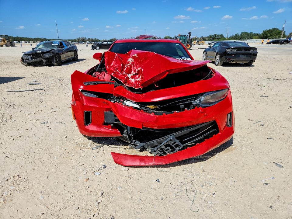 65314616 :رقم المزاد ، 1G1FB1RS4J0103253 vin ، 2018 Chevrolet Camaro مزاد بيع