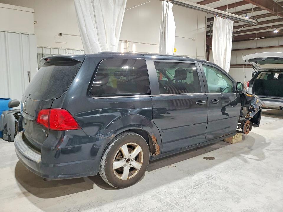 64323246 :رقم المزاد ، 2V4RW3DG5BR718155 vin ، 2011 Volkswagen Routan مزاد بيع