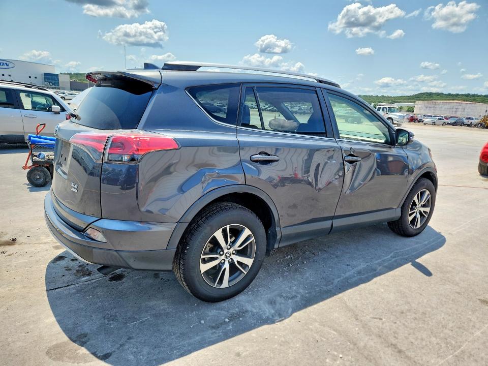 64502276 :رقم المزاد ، JTMRFREV7JD228151 vin ، 2018 Toyota Rav4 مزاد بيع
