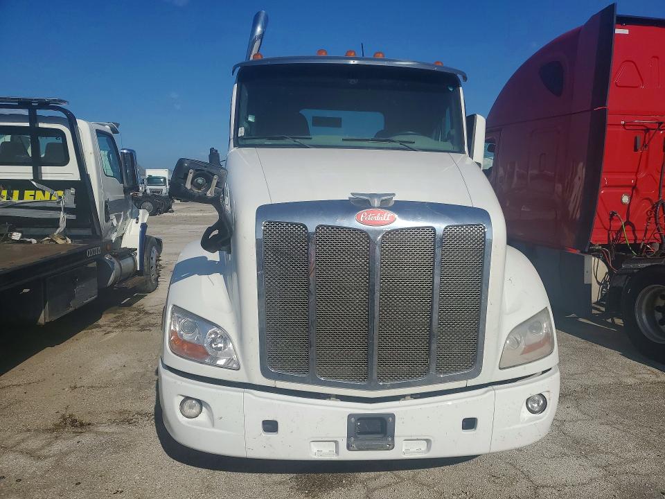 Продажа на аукционе авто 2018 Peterbilt 579, vin: 1XPBDP9XXJD432433, номер лота: 64540396