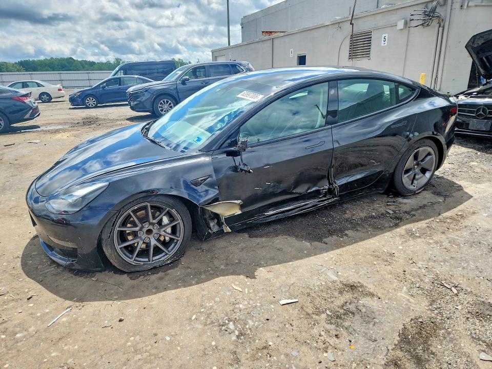2022 Tesla Model 3 მანქანა იყიდება აუქციონზე, vin: 5YJ3E1EA5NF370214, აუქციონის ნომერი: 63897006