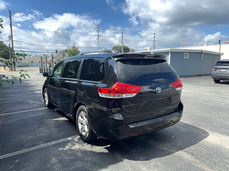 64401116 :رقم المزاد ، 5TDKK3DC7DS308522 vin ، 2013 Toyota Sienna مزاد بيع