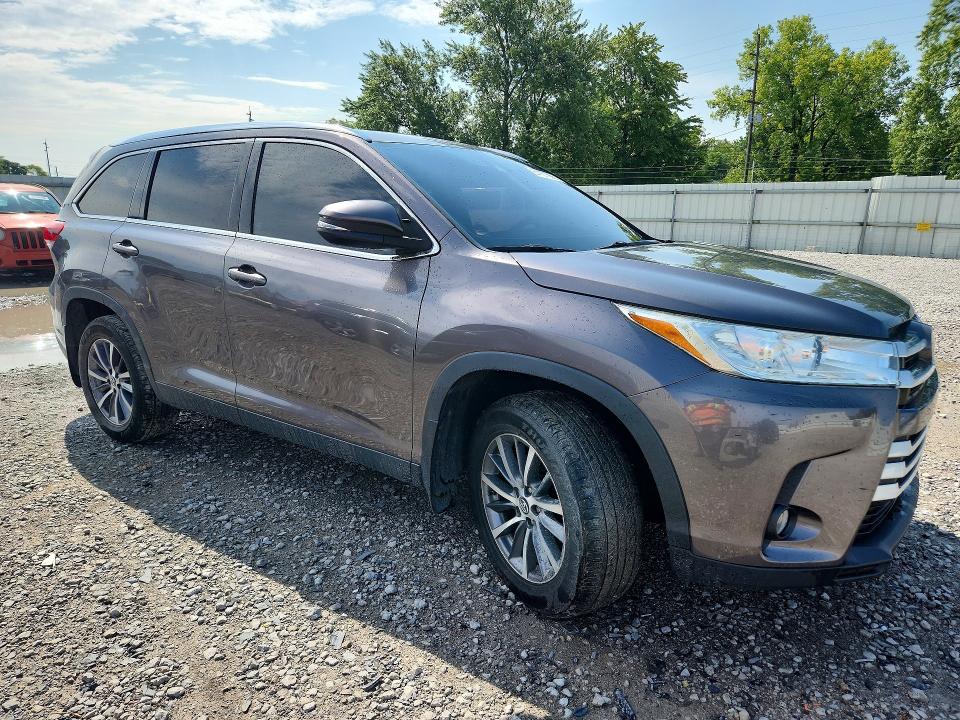 2019 Toyota Highlander მანქანა იყიდება აუქციონზე, vin: 5TDJZRFH6KS947281, აუქციონის ნომერი: 64187566
