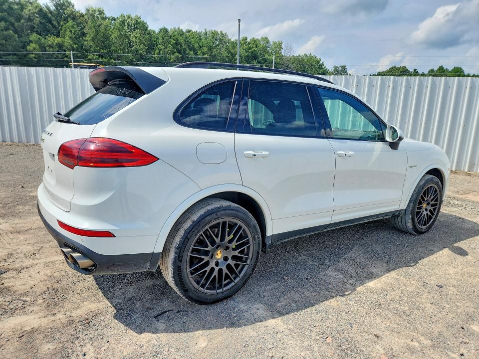 64038336 :رقم المزاد ، WP1AE2A2XHLA68929 vin ، 2017 Porsche Cayenne مزاد بيع