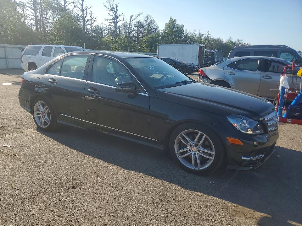2013 Mercedes-benz C მანქანა იყიდება აუქციონზე, vin: WDDGF8AB3DR286705, აუქციონის ნომერი: 65525676