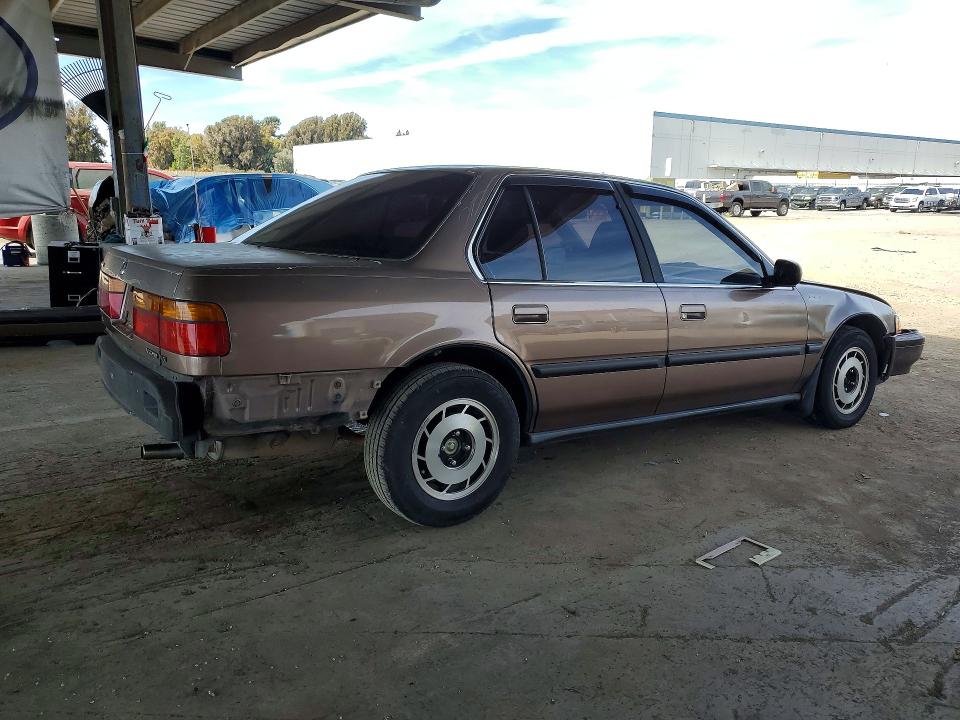 1990 Honda Accord მანქანა იყიდება აუქციონზე, vin: JHMCB7654LC111526, აუქციონის ნომერი: 66119396