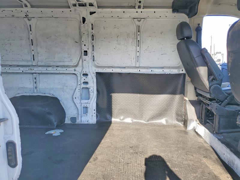 60764886 :رقم المزاد ، 3C6TRVAG3HE536317 vin ، 2017 Ram Promaster 1500 مزاد بيع