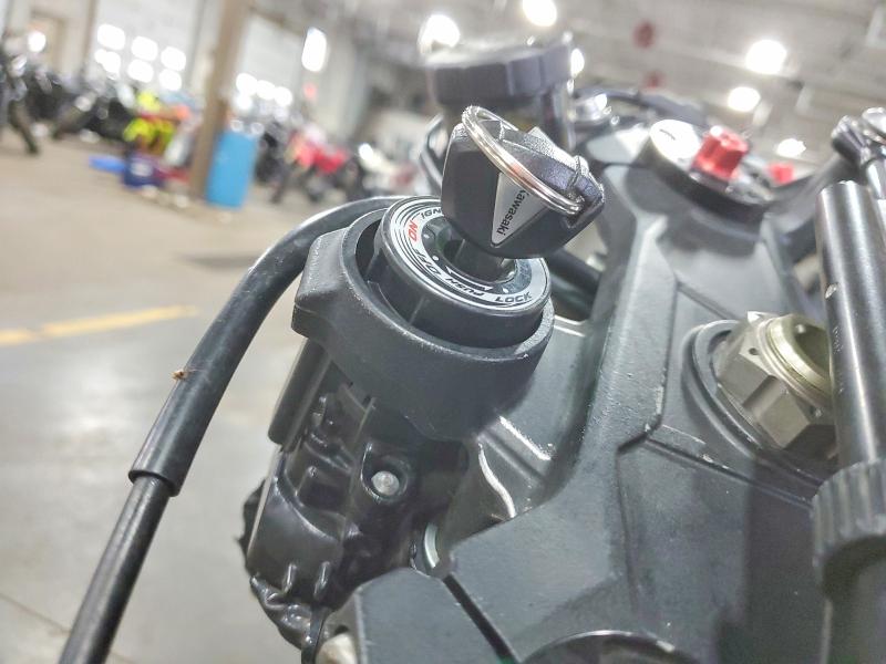 64298386 :رقم المزاد ، JKAZXCS1XGA003643 vin ، 2016 Kawasaki Zx1000 مزاد بيع