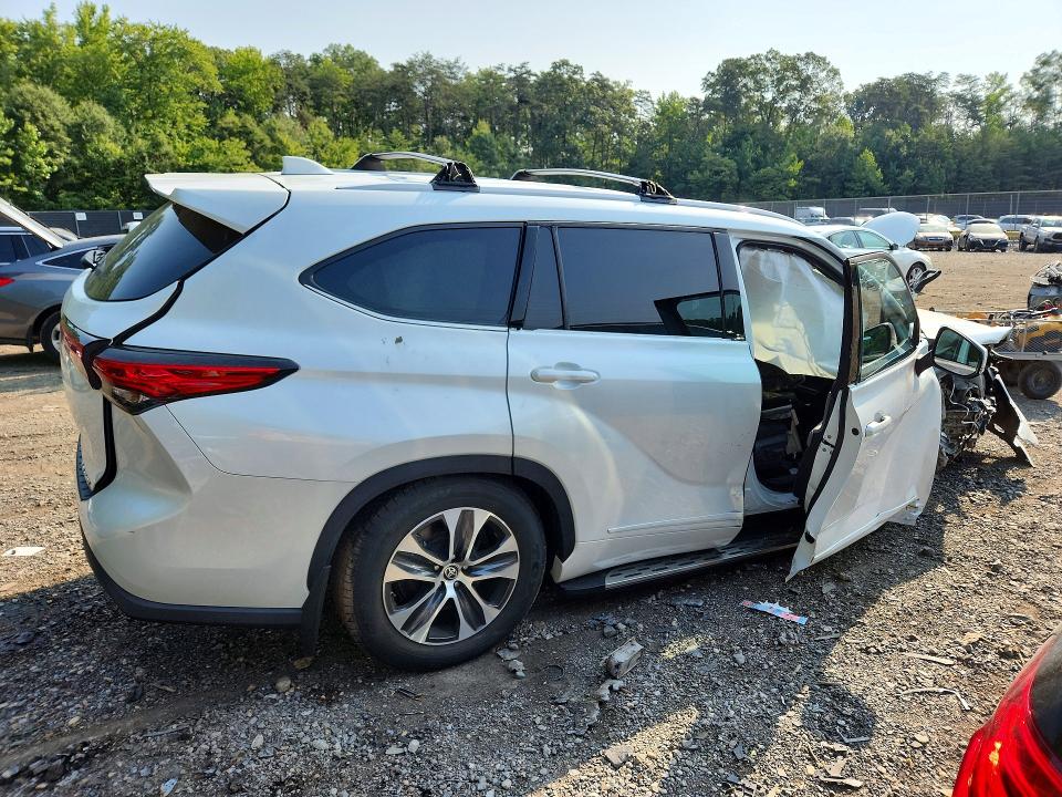 Aukcja sprzedaży 2022 Toyota Highlander, vin: 5TDGZRBH8NS586172, numer aukcji: 63683286