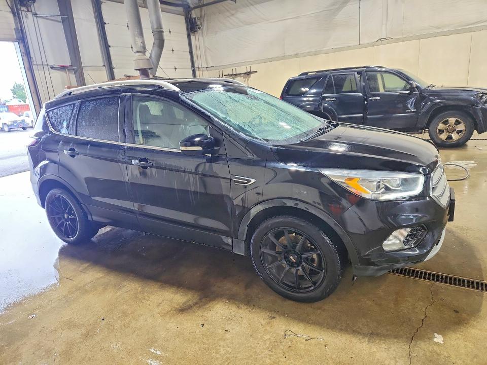 Продаж на аукціоні авто 2018 Ford Escape, vin: 1FMCU9J92JUD44261, номер лоту: 63045426