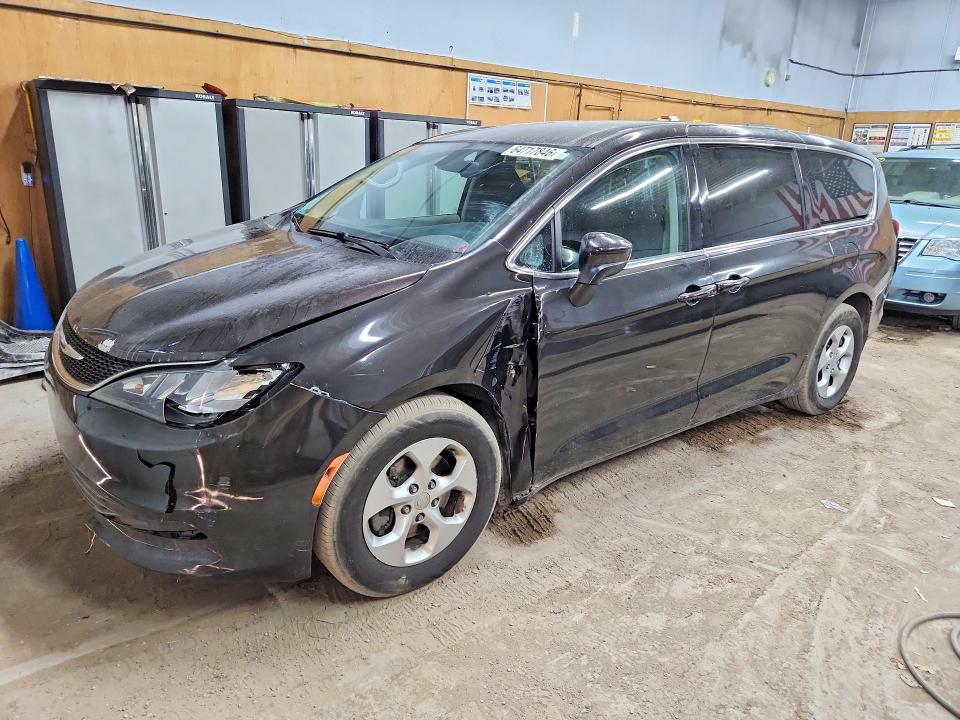 64717846 :رقم المزاد ، 2C4RC1CG3HR665313 vin ، 2017 Chrysler Pacifica مزاد بيع